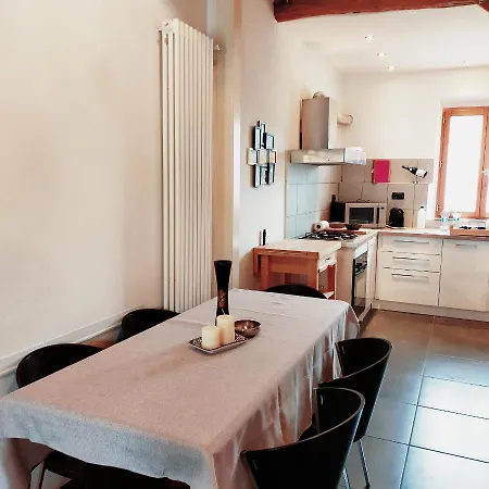 Apartment Agreable Maison En Triplex Avec Cours Interieure En Campagne Lucca