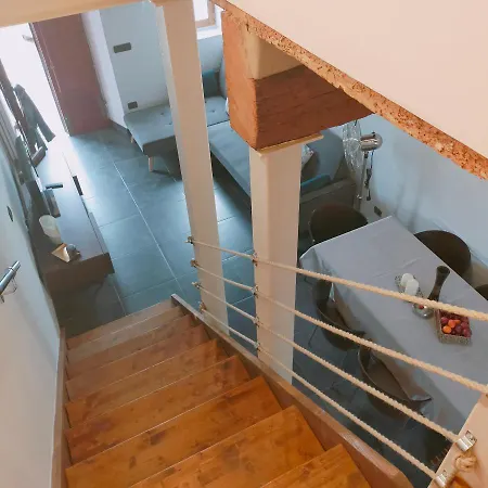 Agreable Maison En Triplex Avec Cours Interieure En Campagne * Лукка