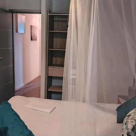 Agreable Maison En Triplex Avec Cours Interieure En Campagne Apartment
