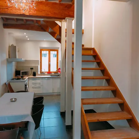 Agreable Maison En Triplex Avec Cours Interieure En Campagne Apartment Lucca